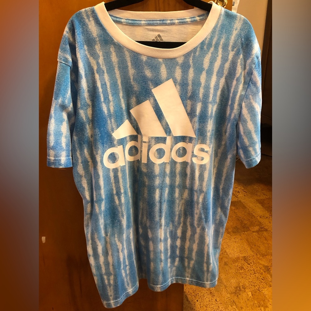 Girls Adidas Shirt. Size 14/16 L/G.